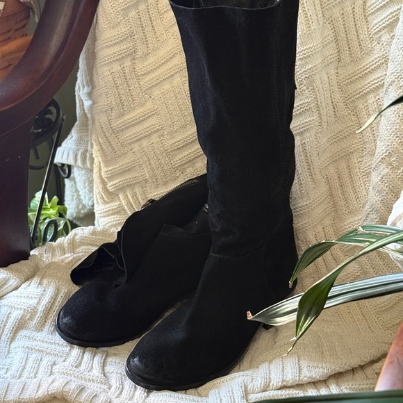 Elegant Black Women's Boots - Picture 2 of 4
